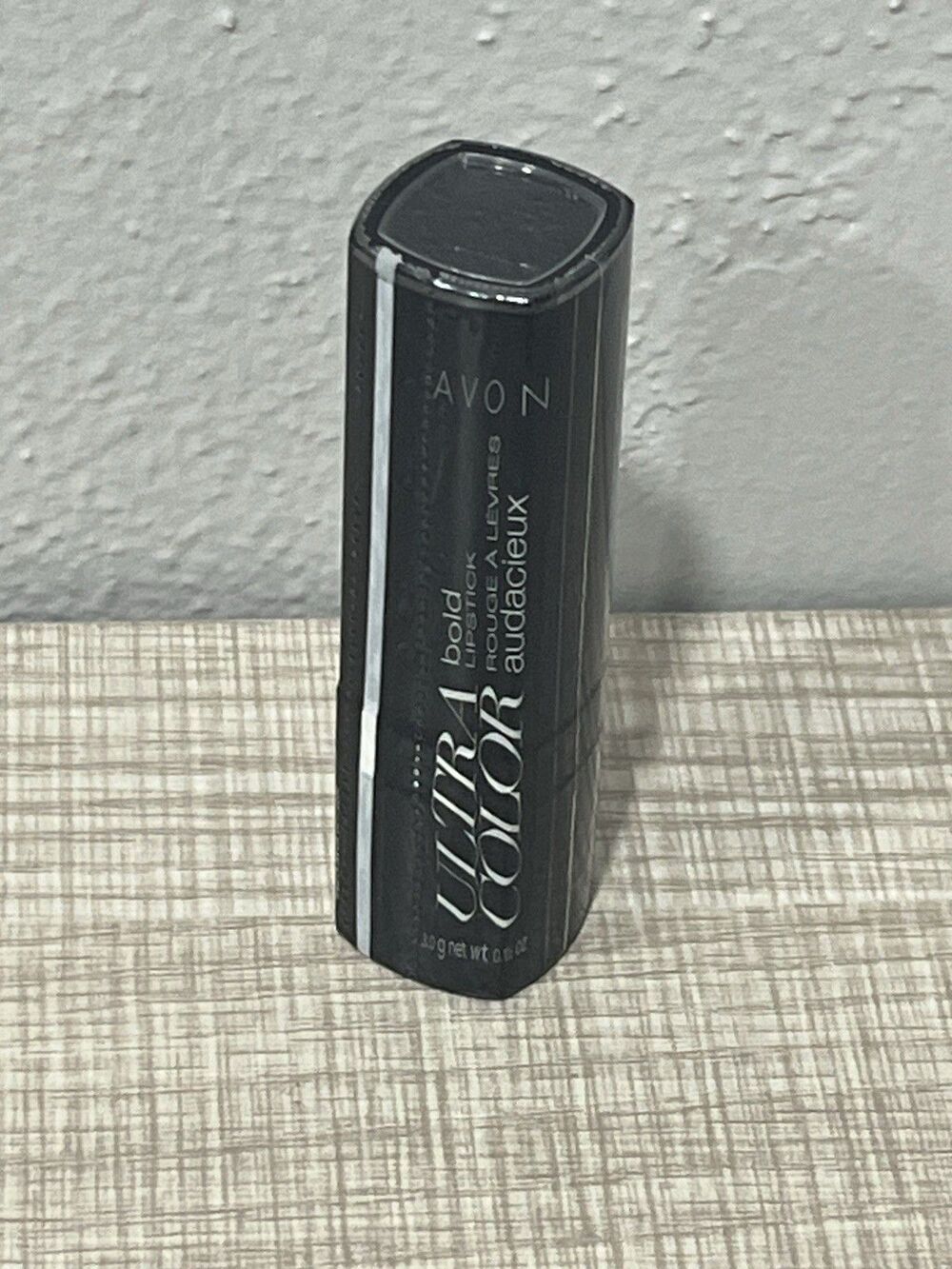 Avon Ultra Color Bold lipstick lip color - magenta flash NEW